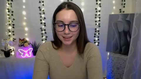 Snapshot of yours_piece_of_happiness_ chatting on January 15, 2025, 1:09 pm Happy online show from January 15, 2025, 1:09 pm