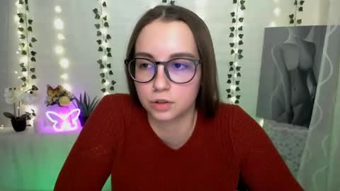 Snapshot of yours_piece_of_happiness_ chatting on January 20, 2025, 3:39 pm Happy online show from January 20, 2025, 3:39 pm
