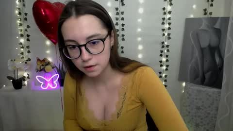 Snapshot of yours_piece_of_happiness_ chatting on February 12, 2025, 6:40 am Happy online show from February 12, 2025, 6:40 am