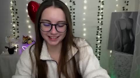 Snapshot of yours_piece_of_happiness_ chatting on February 13, 2025, 6:20 am Happy online show from February 13, 2025, 6:20 am
