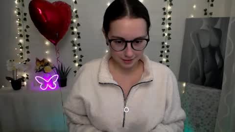 Snapshot of yours_piece_of_happiness_ chatting on February 13, 2025, 12:32 pm Happy online show from February 13, 2025, 12:32 pm