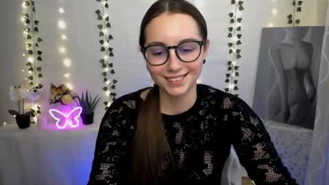 Snapshot of yours_piece_of_happiness_ chatting on February 21, 2025, 12:39 pm Happy online show from February 21, 2025, 12:39 pm