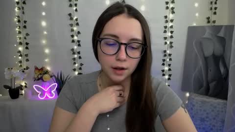 Snapshot of yours_piece_of_happiness_ chatting on February 25, 2025, 6:36 am Happy online show from February 25, 2025, 6:36 am