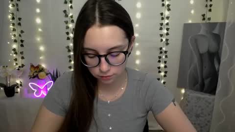 Snapshot of yours_piece_of_happiness_ chatting on February 25, 2025, 1:39 pm Happy online show from February 25, 2025, 1:39 pm