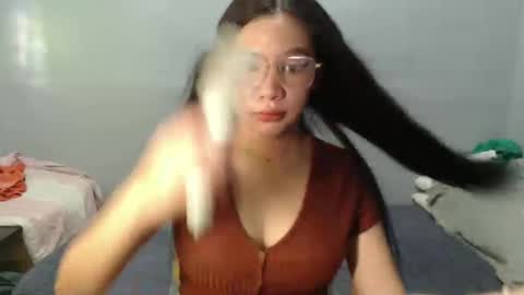 Snapshot of yoursexy_reb chatting on January 6, 2026, 4:38 am yoursexy_reb online show from January 6, 2026, 4:38 am