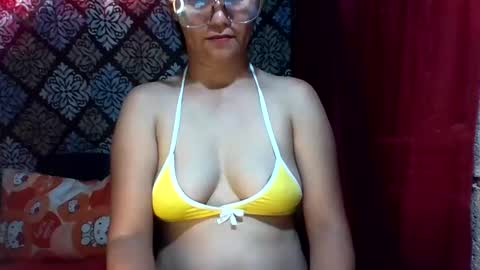 Snapshot of yourshygirl82 chatting on January 15, 2025, 3:11 am im MAY online show from January 15, 2025, 3:11 am