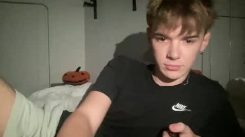 Snapshot of yoursweetyguy chatting on December 17, 2025, 3:18 pm yoursweetyguy online show from December 17, 2025, 3:18 pm