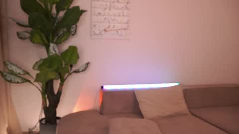 Snapshot of youw4ntthis chatting on April 19, 2026, 5:07 am youw4ntthis online show from April 19, 2026, 5:07 am