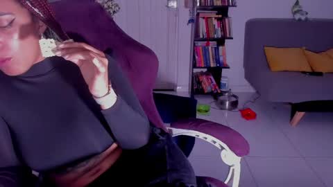 elizabeth  ju   online show from May 18, 2026, 4:07 am