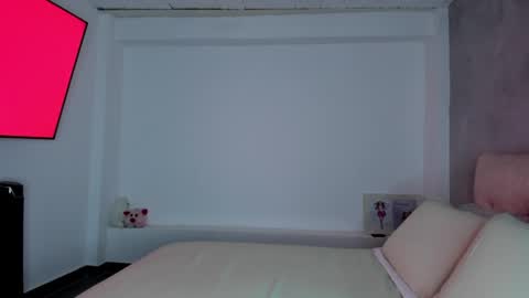 Yuliet online show from May 28, 2026, 3:48 am
