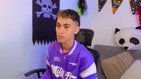 yulian_vasquez online show from October 25, 2025, 12:23 pm