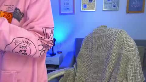 yulian_vasquez online show from December 3, 2025, 12:25 pm