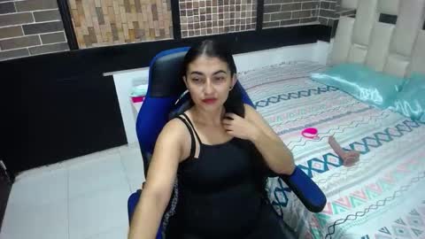 Yulieth online show from November 11, 2025, 1:33 pm