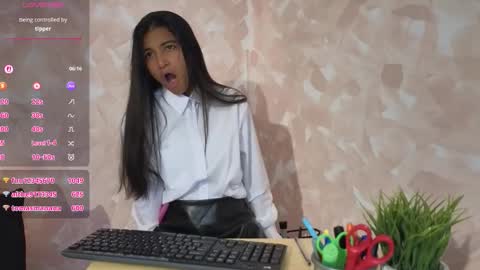 yuliethpetite online show from March 18, 2026, 11:46 am