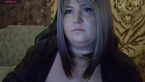 Snapshot of yuliiared chatting on December 4, 2025, 8:17 pm yuliiared online show from December 4, 2025, 8:17 pm