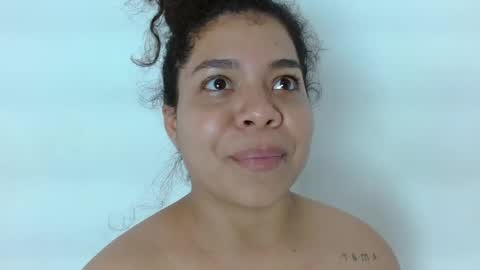 Snapshot of yulissa18 chatting on January 6, 2025, 12:59 am Yuli and SaraIndependent model online show from January 6, 2025, 12:59 am