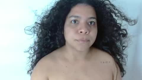 Snapshot of yulissa18 chatting on January 15, 2025, 12:15 pm Yuli and SaraIndependent model online show from January 15, 2025, 12:15 pm