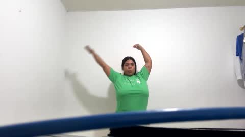 Snapshot of yulissa18 chatting on October 31, 2025, 4:02 am Yuli and SaraIndependent model online show from October 31, 2025, 4:02 am