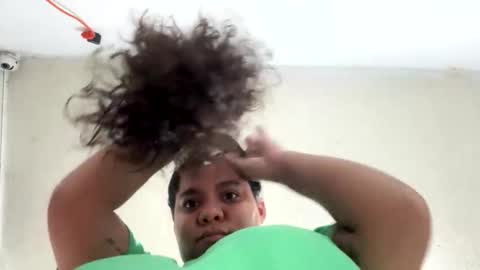 Snapshot of yulissa18 chatting on November 22, 2025, 5:06 am Yuli and SaraIndependent model online show from November 22, 2025, 5:06 am