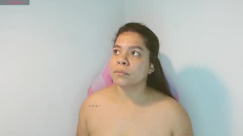 Snapshot of yulissa18 chatting on April 19, 2026, 9:17 pm Yuli and SaraIndependent model online show from April 19, 2026, 9:17 pm