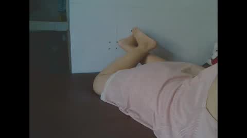 yumi123_ online show from October 17, 2025, 2:04 am