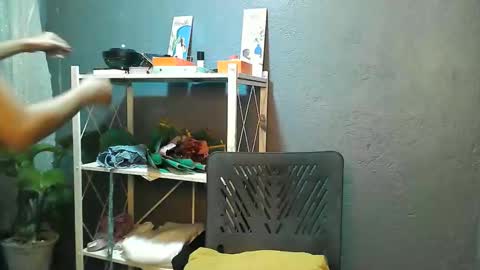 yumi_18 online show from November 25, 2025, 6:08 pm