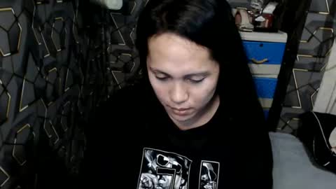 yumi online show from November 23, 2025, 2:39 pm