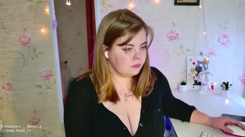 Polly online show from December 15, 2025, 12:42 pm