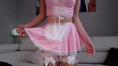 Snapshot of yummy_blonde chatting on March 25, 2026, 8:53 am you babe online show from March 25, 2026, 8:53 am
