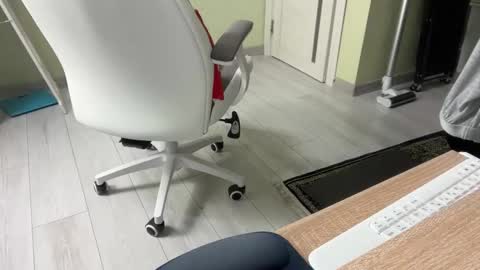 Snapshot of yummyalexxx chatting on January 5, 2026, 5:27 pm Alex online show from January 5, 2026, 5:27 pm