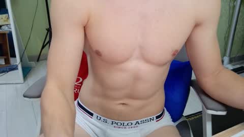 Snapshot of yummyalexxx chatting on February 8, 2026, 1:58 pm Alex online show from February 8, 2026, 1:58 pm