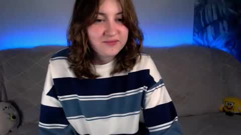 YummyPolly online show from September 30, 2025, 7:19 pm