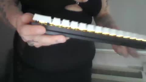 Snapshot of yummythick5150 chatting on January 22, 2025, 2:37 am yummythick5150 online show from January 22, 2025, 2:37 am