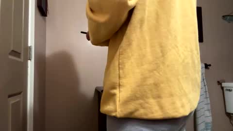 Snapshot of yungstallion10 chatting on October 31, 2025, 1:28 am Fire 0range kush online show from October 31, 2025, 1:28 am