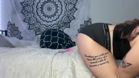 yurdreams_22 online show from January 21, 2025, 2:33 am