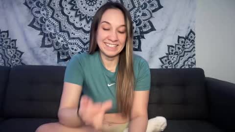 yurdreams_22 online show from November 16, 2025, 5:35 am