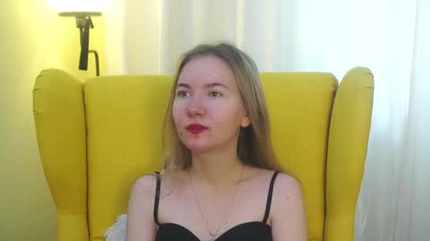 Snapshot of yuricazel chatting on March 17, 2026, 7:01 am Alesia online show from March 17, 2026, 7:01 am