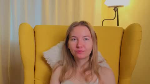 Snapshot of yuricazel chatting on March 25, 2026, 6:52 am Alesia online show from March 25, 2026, 6:52 am