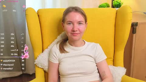 Snapshot of yuricazel chatting on April 1, 2026, 1:41 pm Alesia online show from April 1, 2026, 1:41 pm