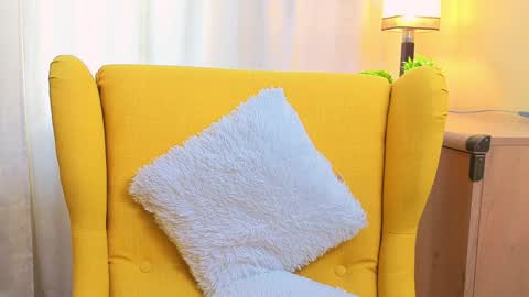 Snapshot of yuricazel chatting on April 2, 2026, 7:17 am Alesia online show from April 2, 2026, 7:17 am