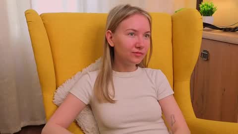 Snapshot of yuricazel chatting on April 9, 2026, 7:36 am Alesia online show from April 9, 2026, 7:36 am