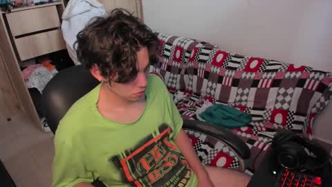 yurii_moody online show from December 17, 2025, 7:20 pm