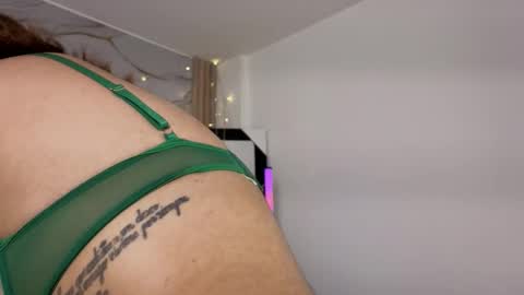 Snapshot of yutori_ chatting on January 7, 2026, 3:53 am Yutori online show from January 7, 2026, 3:53 am