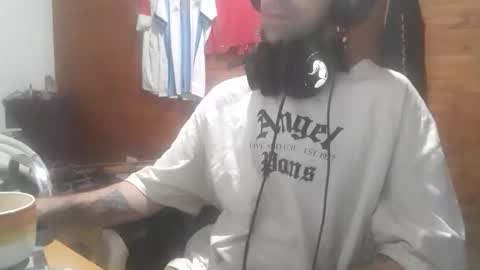 Yuumi online show from May 25, 2026, 5:02 am