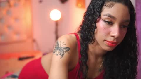 Snapshot of yuyi_cam chatting on October 4, 2025, 2:53 am Yuyi Cam online show from October 4, 2025, 2:53 am