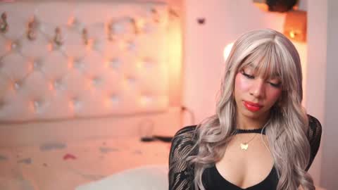 Snapshot of yuyi_cam chatting on October 6, 2025, 3:37 am Yuyi Cam online show from October 6, 2025, 3:37 am