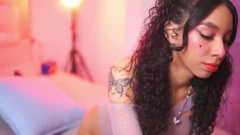 Snapshot of yuyi_cam chatting on October 17, 2025, 1:53 am Yuyi Cam online show from October 17, 2025, 1:53 am