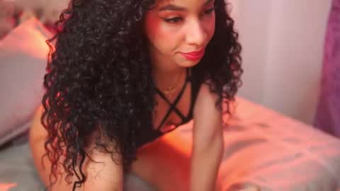 Snapshot of yuyi_cam chatting on November 8, 2025, 2:01 am Yuyi Cam online show from November 8, 2025, 2:01 am