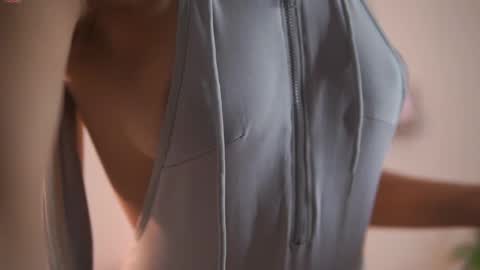 Snapshot of yuyi_cam chatting on November 23, 2025, 2:33 am Yuyi Cam online show from November 23, 2025, 2:33 am