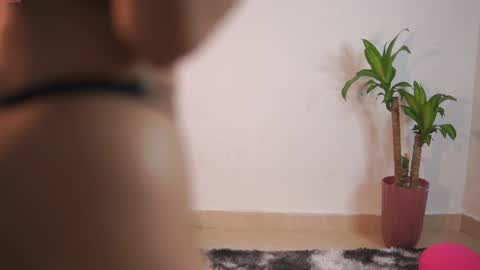 Snapshot of yuyi_cam chatting on November 25, 2025, 3:28 am Yuyi Cam online show from November 25, 2025, 3:28 am